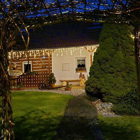 Roubenka Rozkos Villa โนเว เมสตู นอด เมตูยี ภายนอก รูปภาพ