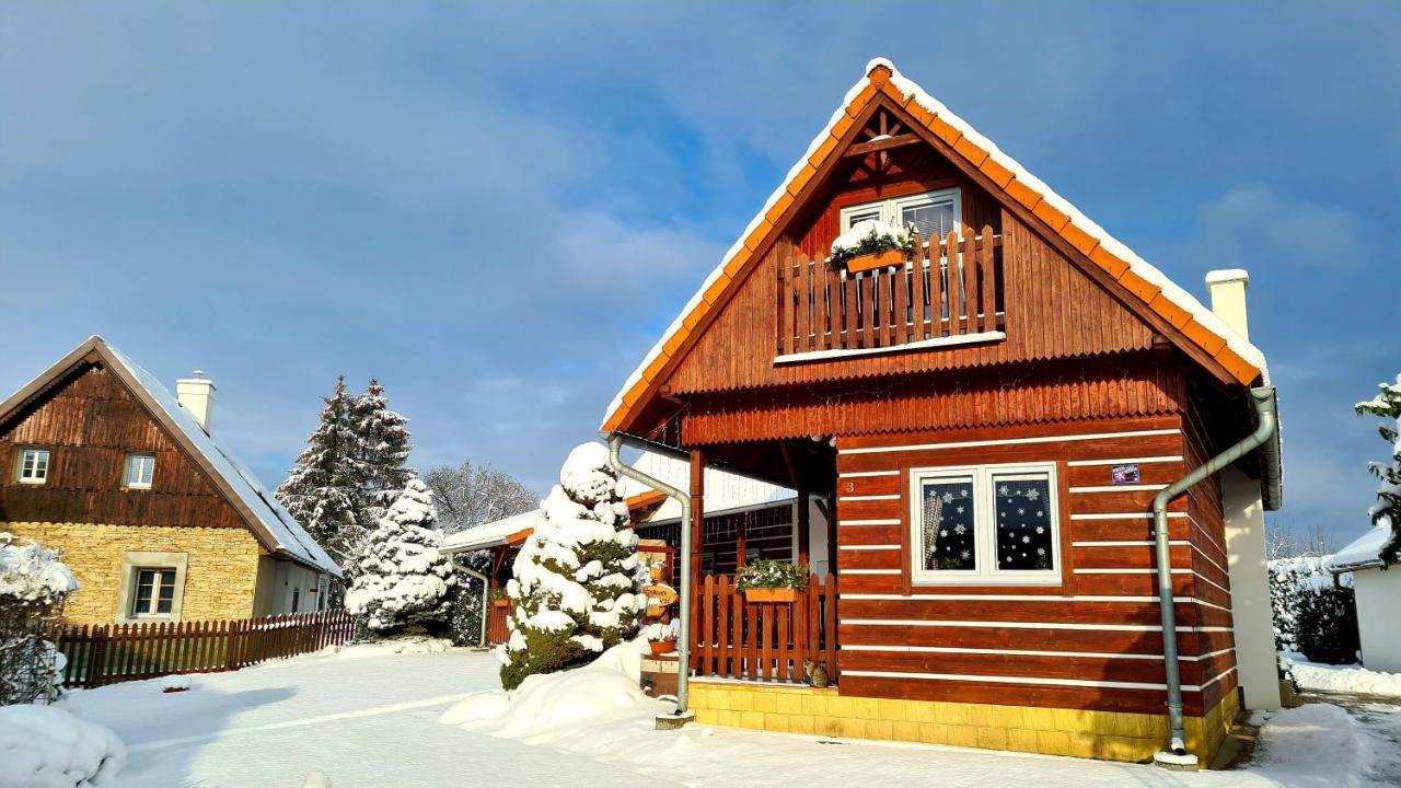Roubenka Rozkos Villa โนเว เมสตู นอด เมตูยี ภายนอก รูปภาพ
