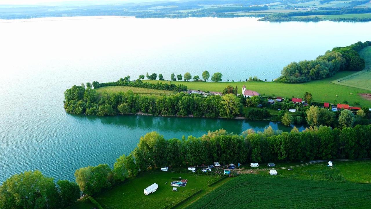 Roubenka Rozkos Villa โนเว เมสตู นอด เมตูยี ภายนอก รูปภาพ