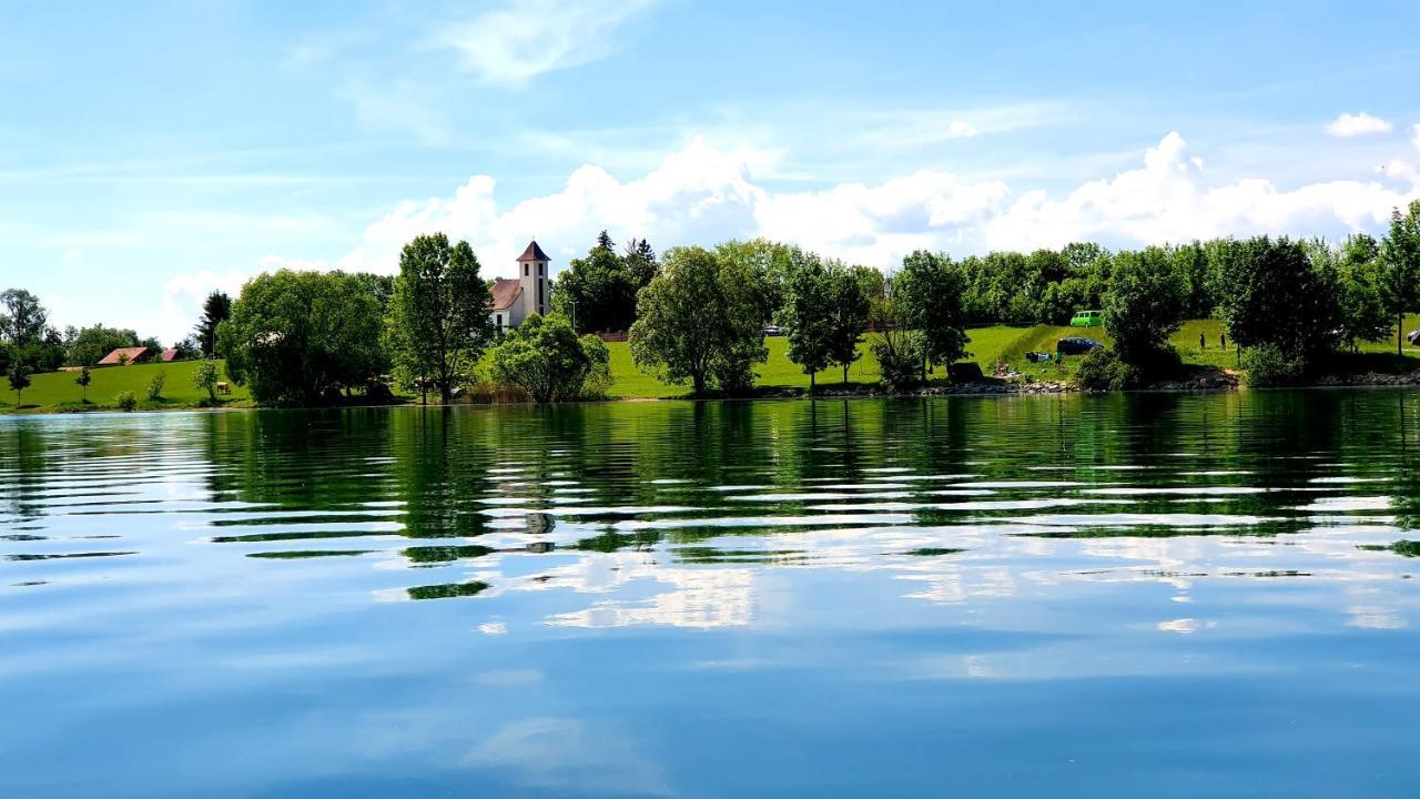 Roubenka Rozkos Villa โนเว เมสตู นอด เมตูยี ภายนอก รูปภาพ