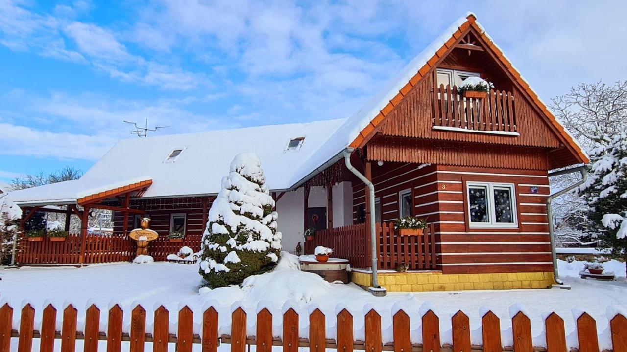 Roubenka Rozkos Villa โนเว เมสตู นอด เมตูยี ภายนอก รูปภาพ