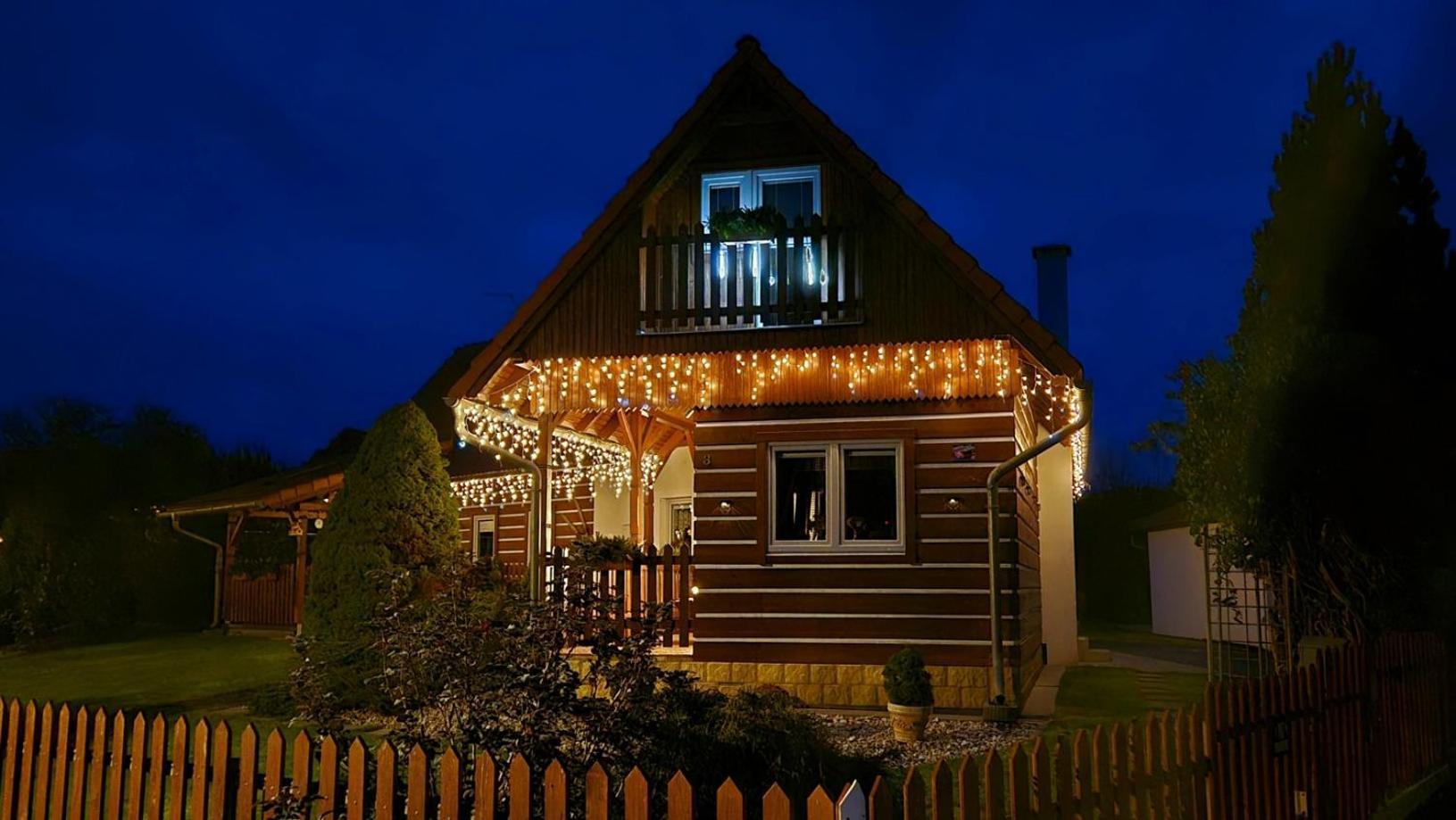 Roubenka Rozkos Villa โนเว เมสตู นอด เมตูยี ภายนอก รูปภาพ