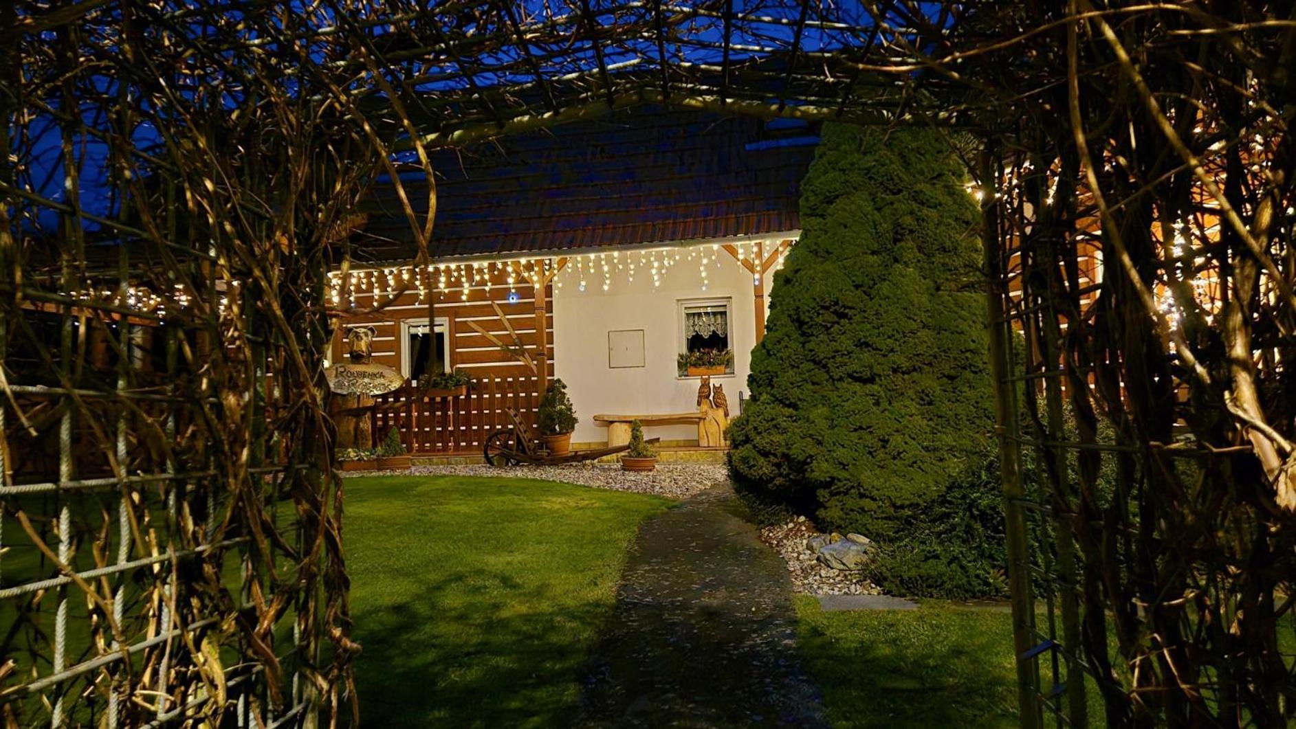 Roubenka Rozkos Villa โนเว เมสตู นอด เมตูยี ภายนอก รูปภาพ
