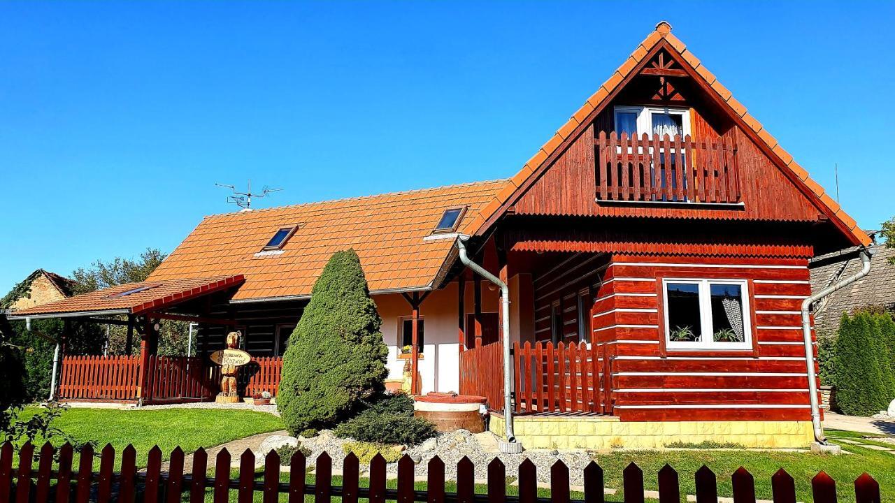 Roubenka Rozkos Villa โนเว เมสตู นอด เมตูยี ภายนอก รูปภาพ