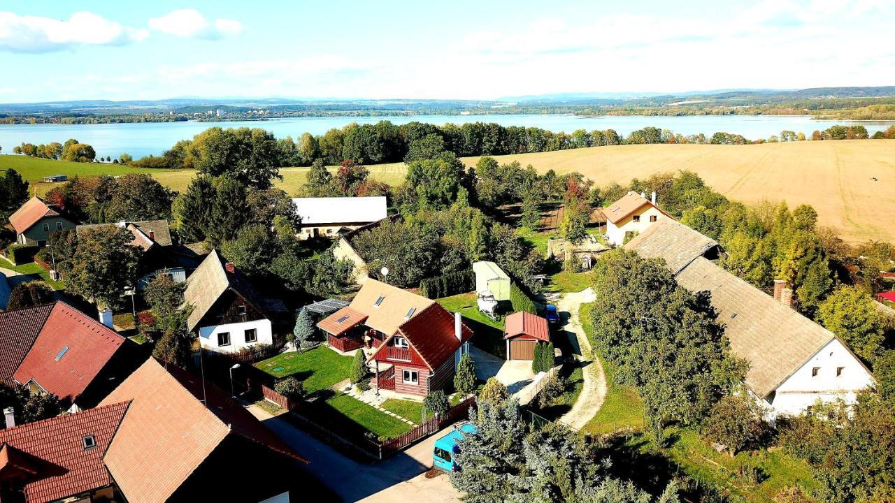 Roubenka Rozkos Villa โนเว เมสตู นอด เมตูยี ภายนอก รูปภาพ